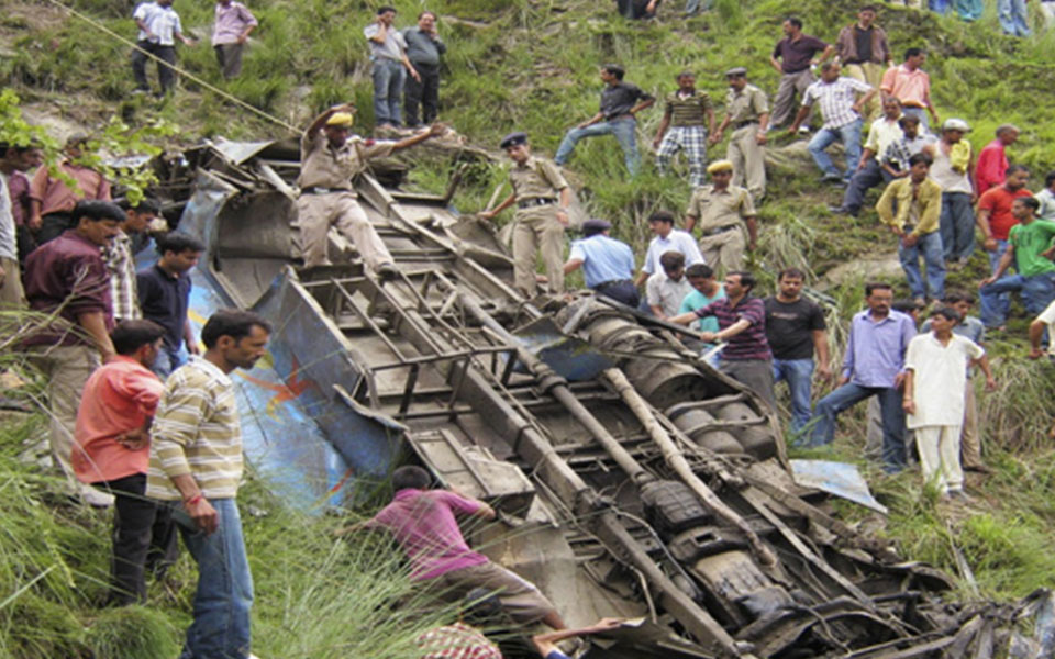 15 injured in J&K road accident