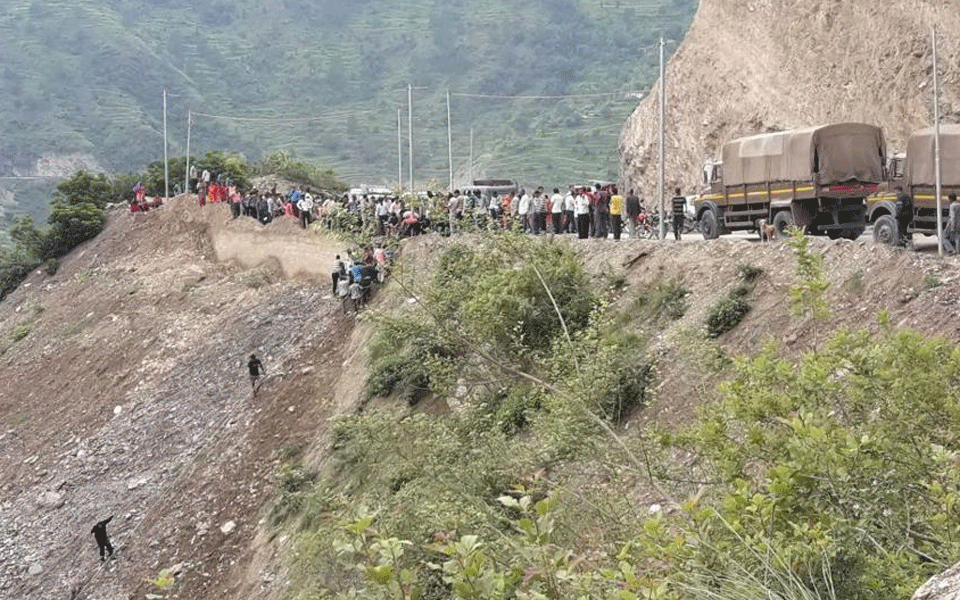 14 killed as bus falls into gorge in Uttarakhand