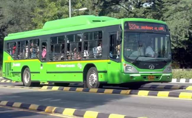 Uttar Pradesh suspends bus driver for waiting for two passengers to finish offering namaz