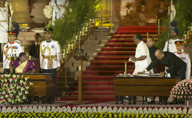 Viral video shows "mysterious" animal at Rashtrapati Bhavan during oath ceremony