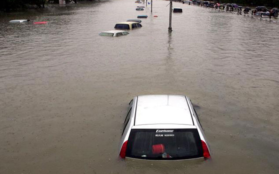 Driver dies as car submerges in rainwater