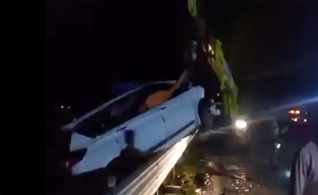 Seven dead, three injured as two vehicles collide on Samruddhi Expressway