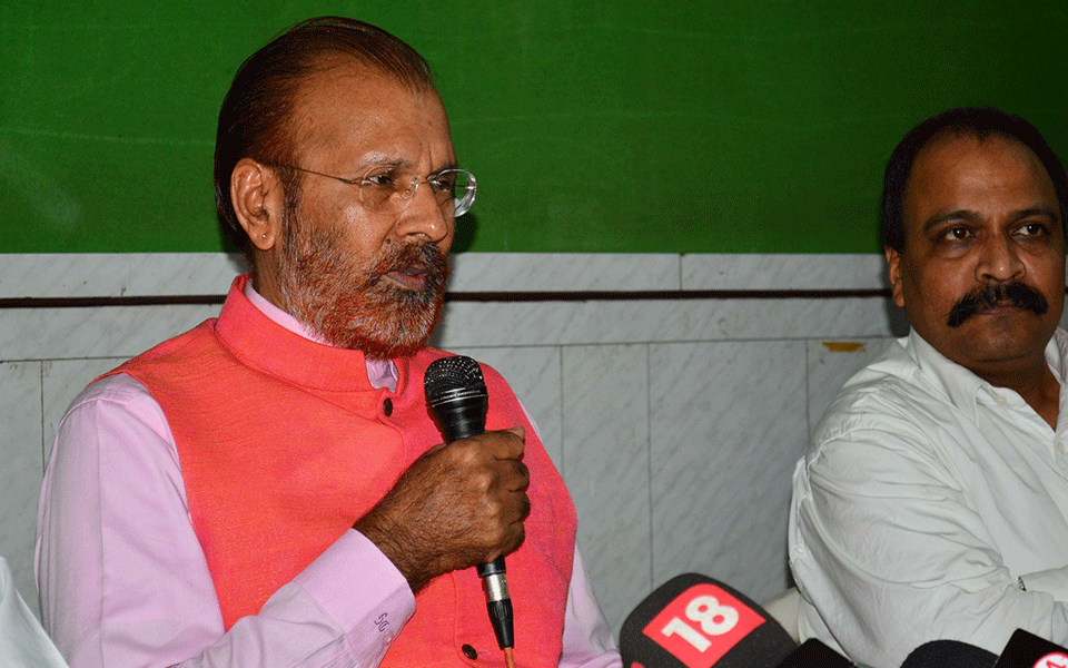 CBI wanted to arrest Modi in Ishrat case: Ex-DIG Vanzara