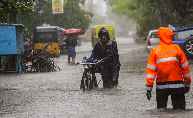 Heavy rains disrupt normal life in Chennai and nearby districts