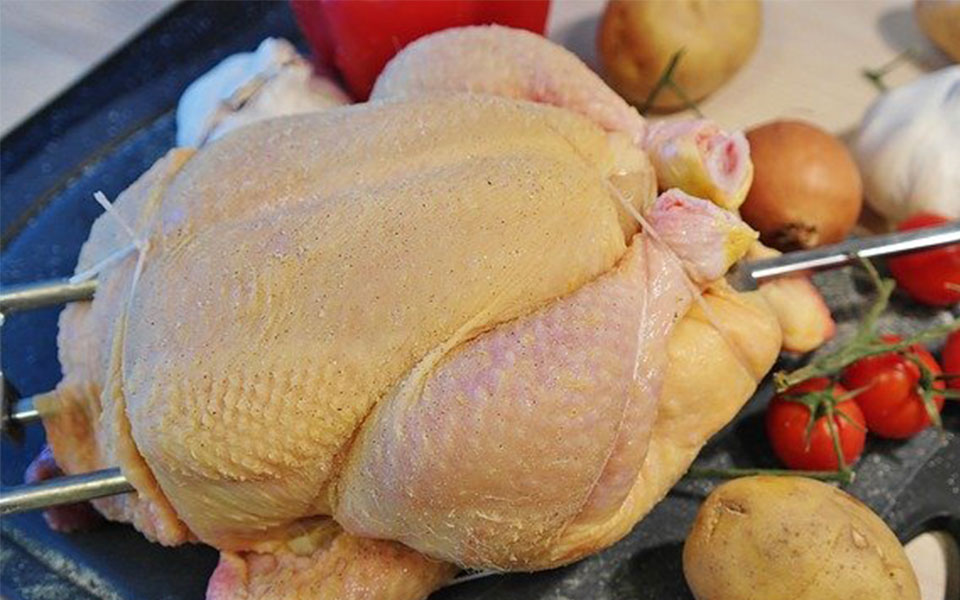 4 fall ill as 'undercooked' chicken served on train