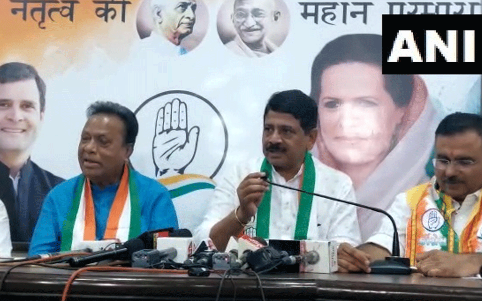 Former Gujarat CM's son Mahendrasinh Vaghela joins Congress ahead of Assembly polls