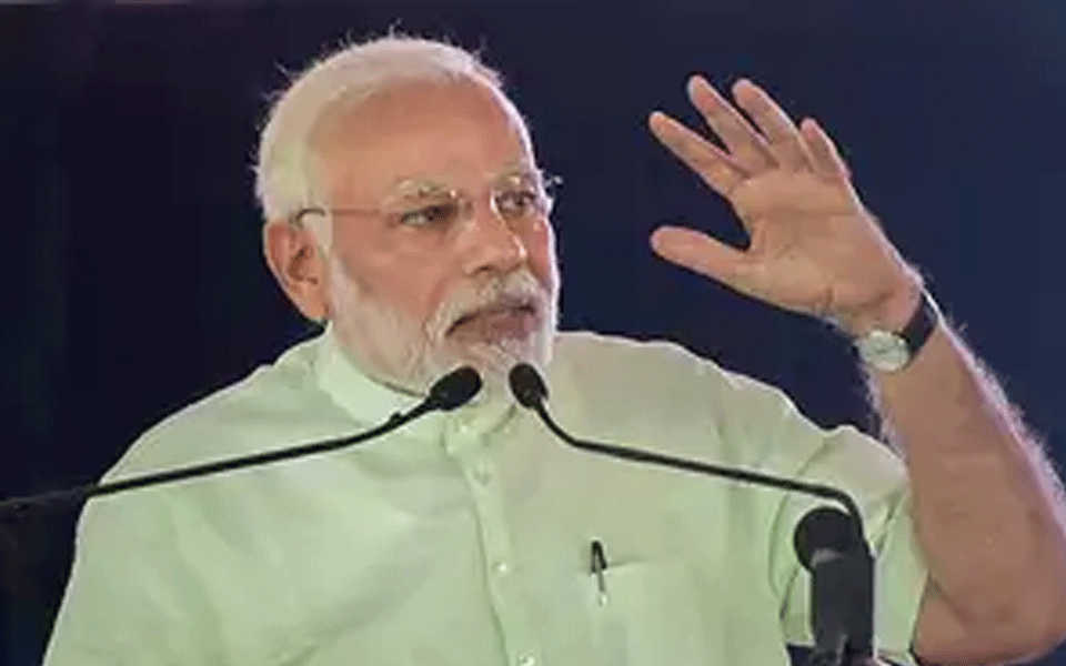 Congress worships one family, can't respect democracy: Modi