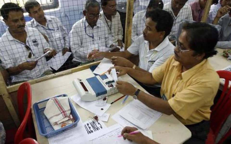 Maharashtra LS bypolls: BJP leads one, trails in another