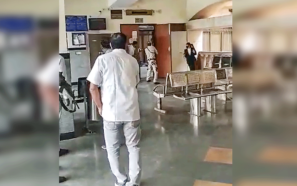 Gunmen dressed as lawyers kill gangster Gogi inside Rohini court, 2 attackers dead in police action