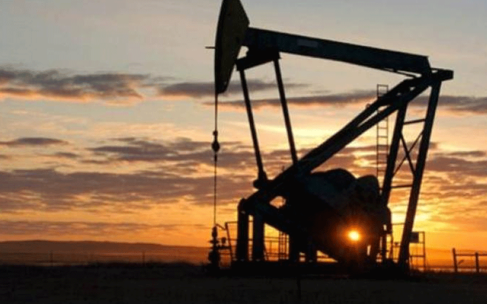 Govt slashes windfall tax on fuel export, domestic crude oil