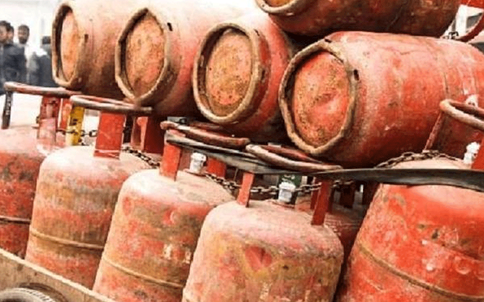 Subsidised LPG price cut by Rs 5.91; non-subsidised rate reduced by Rs 120.50