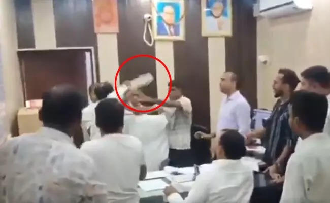 UP: BJP worker arrested for thrashing Dalit engineer with shoe in Ballia