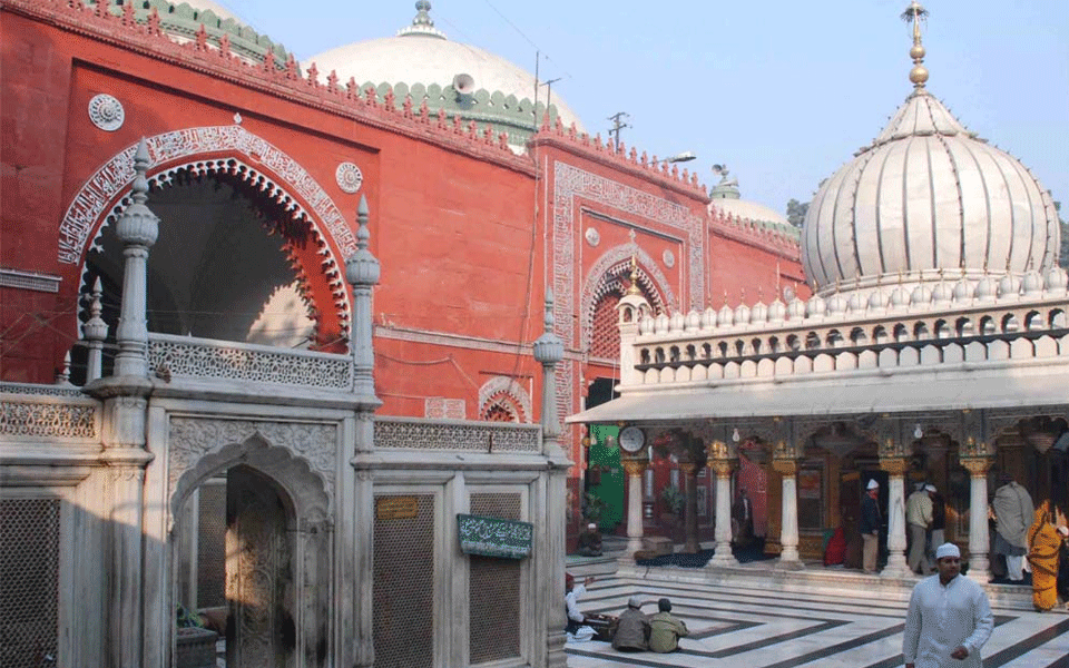 Nizamuddin shrine women entry row: HC seeks Centre's response