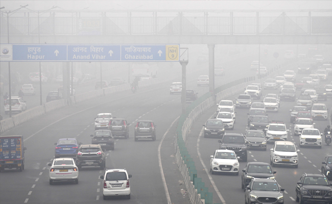 Dense fog keeps visibility low in Delhi, air quality 'very poor'