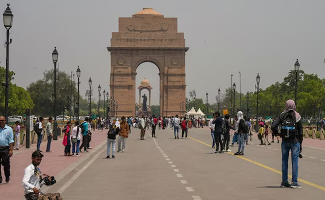 Delhi remains warm, temperature hits 30.5 degrees C