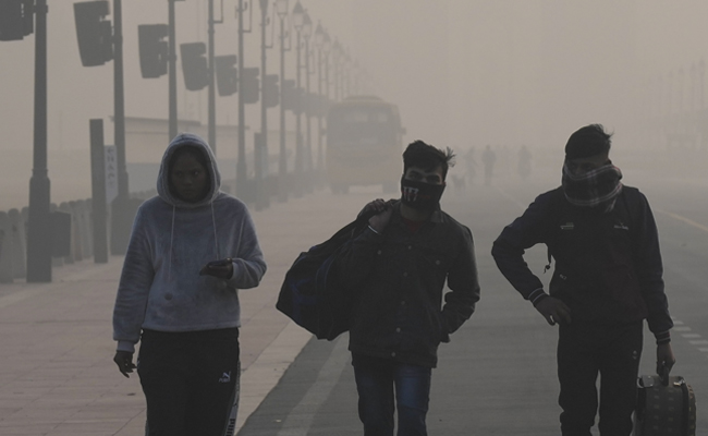 Delhi's air quality in 'very poor' category at 386, 'severe' at 16 stations