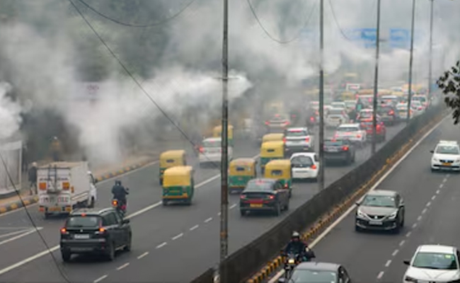 Delhi govt to add 7,000 EV charging stations, 2,000 buses this year to curb air pollution