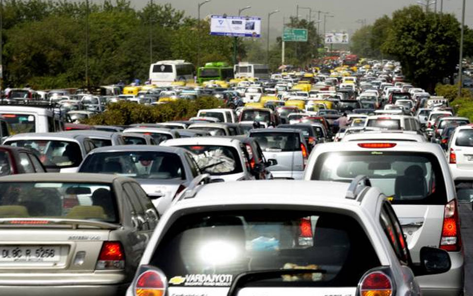 Traffic jam helps Delhi trader catch robbers who mugged him at ATM