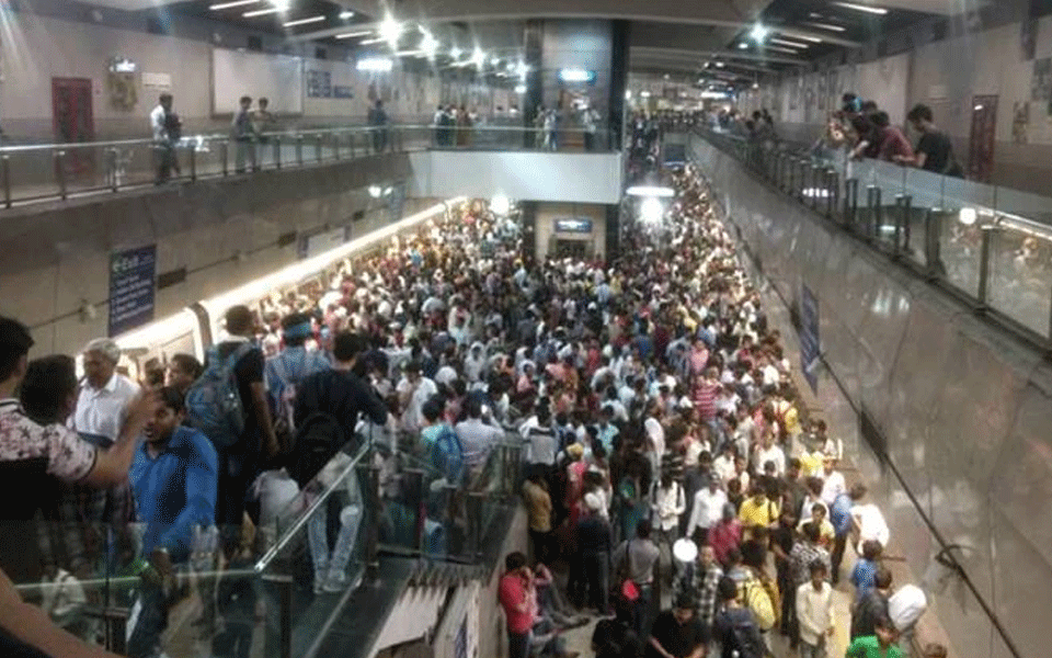 Dust storm lashes Delhi and NCR, air traffic and Metro hit