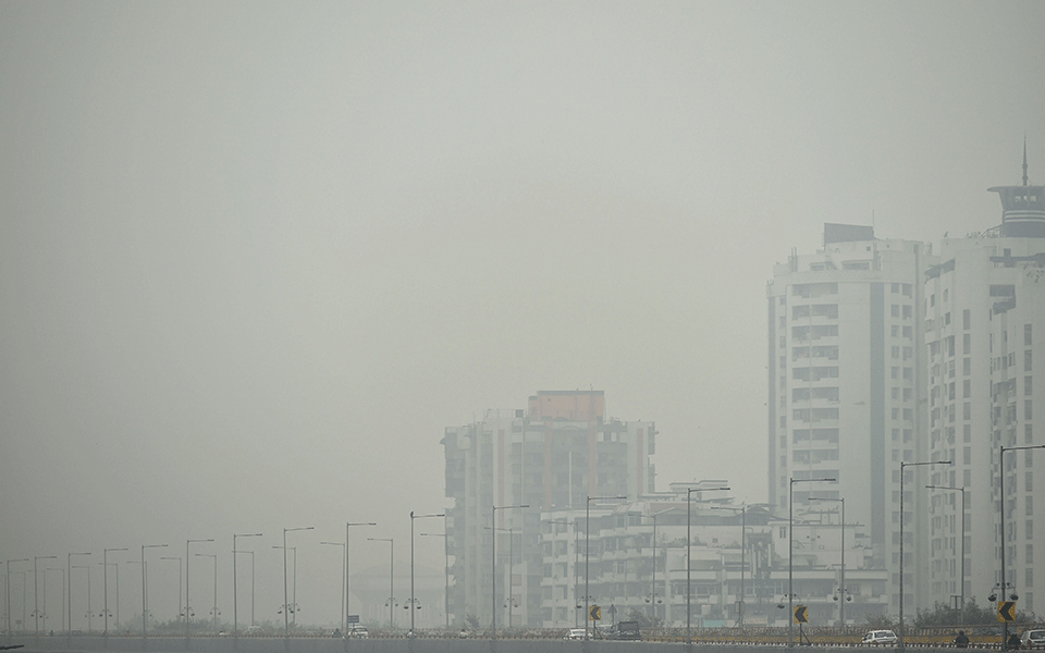 Delh's air quality drops to 'emergency' category first time since January