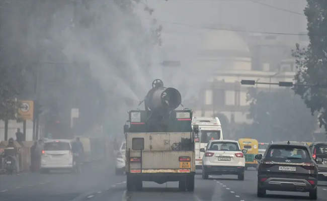 Delhi's air quality 'very poor', minimum temperature 20.4 deg C