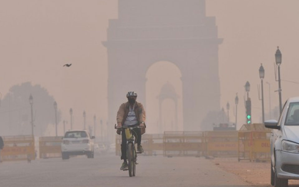 delhi-s-air-quality-remains-severe-due-to-unfavourable-weather