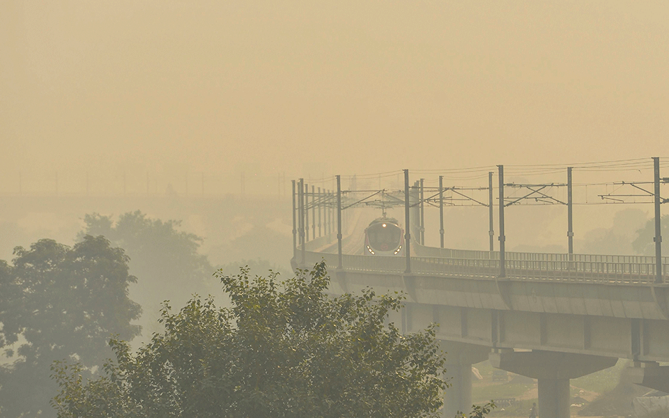 Diwali pollution: For first time this season, Delhi's air quality plummets to 'severe'