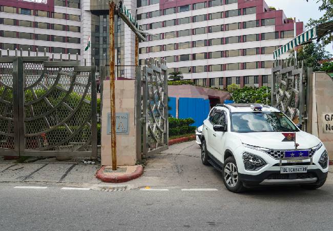 Bomb threats at Delhi Secretariat, Maulana Azad Medical Collage, UCMS declared hoax