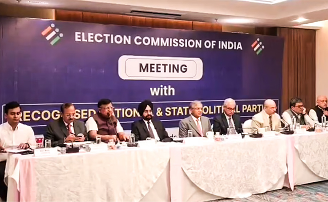 EC meets representatives of political parties in West Bengal; maximum two-phase polling sought