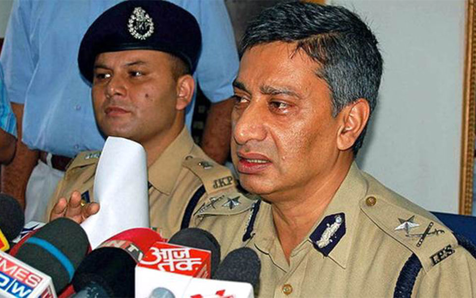 206 militants killed, 75 persuaded to give up arms in 2017: DGP