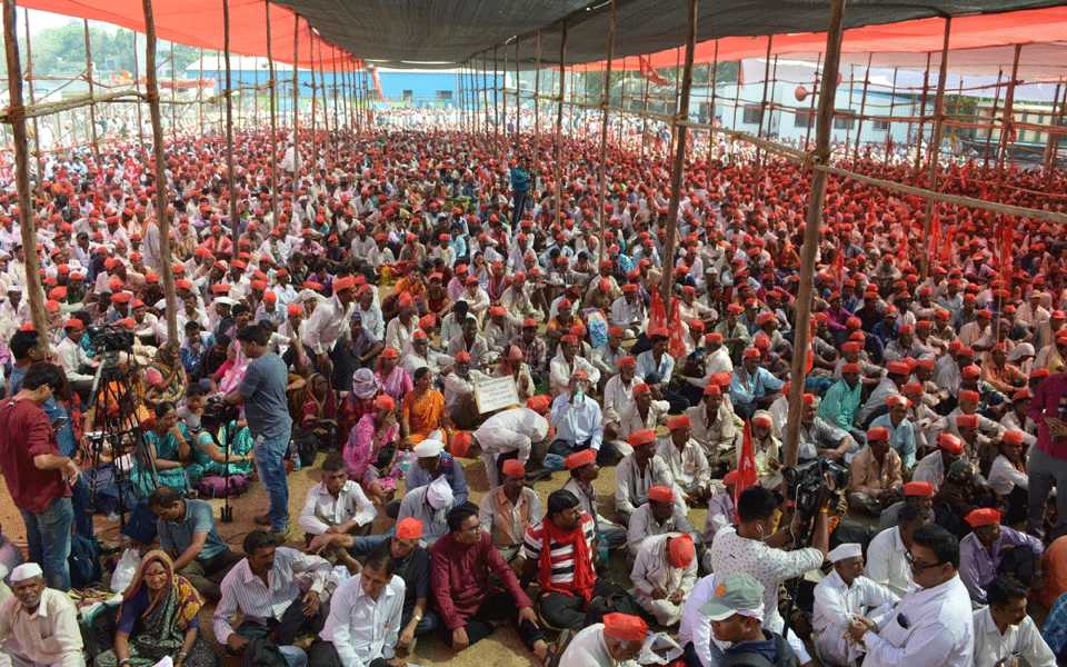 Farmers' Long March: Sharad Pawar, Anna Hazare flay BJP