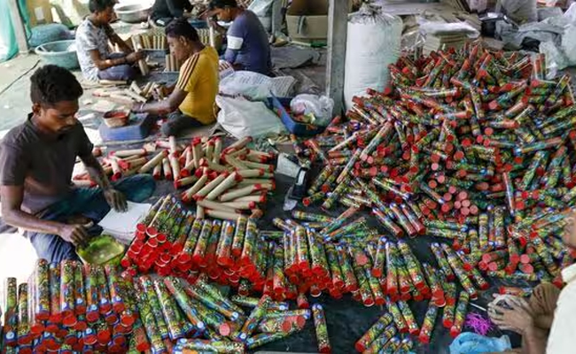 Delhi govt imposes ban on firecrackers to combat air pollution