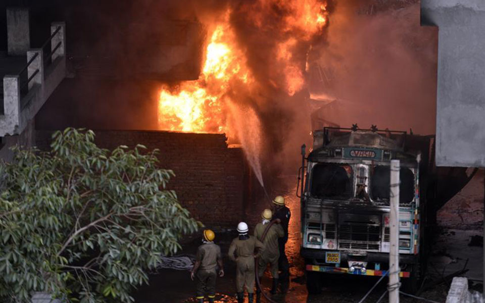 Massive fire in south Delhi factory, 34 tenders at spot