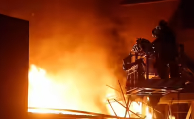 Two injured as fire breaks out in south Mumbai hotel kitchen