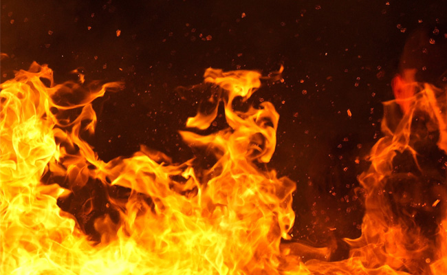 Five killed as moving bus catches fire in Lucknow