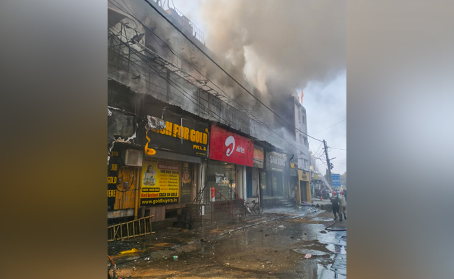 Fire breaks out in Rajouri Garden restaurant; 10 fire tenders rushed