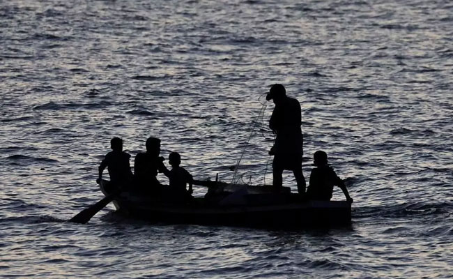 7 Indian fishermen arrested by Sri Lanka Navy for alleged poaching