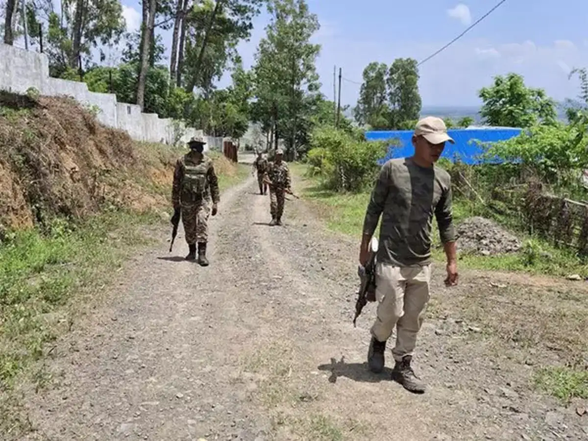 Manipur Police arrests six militants including three women