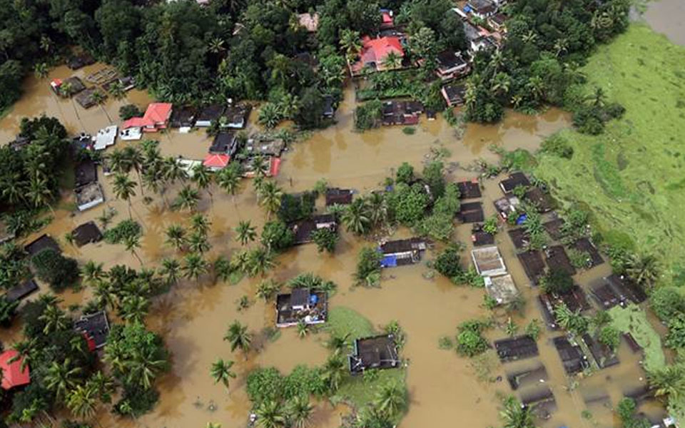 Kerala flood toll reaches 370, rescue operations continue