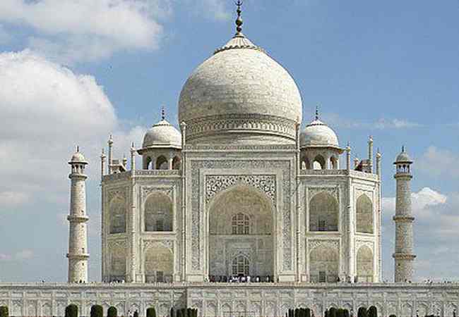 Adityanath govt has completely failed to maintain Taj Mahal, alleges Akhilesh