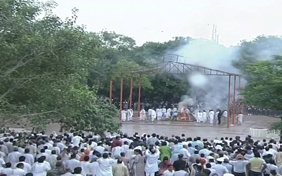 Daughter Performs Last Rites of Former PM at Smriti Sthal