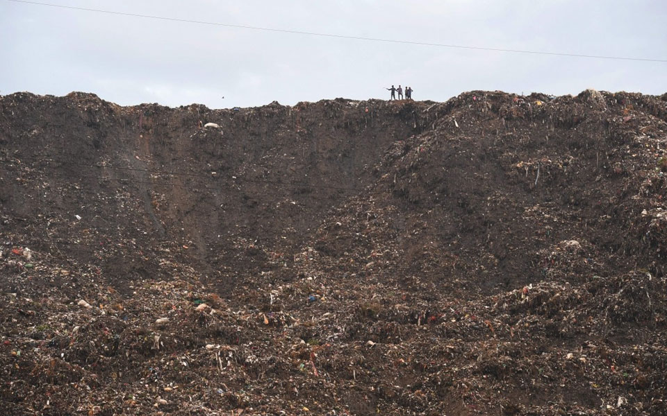 Delhi garbage pile set to match Qutub Minar’s height