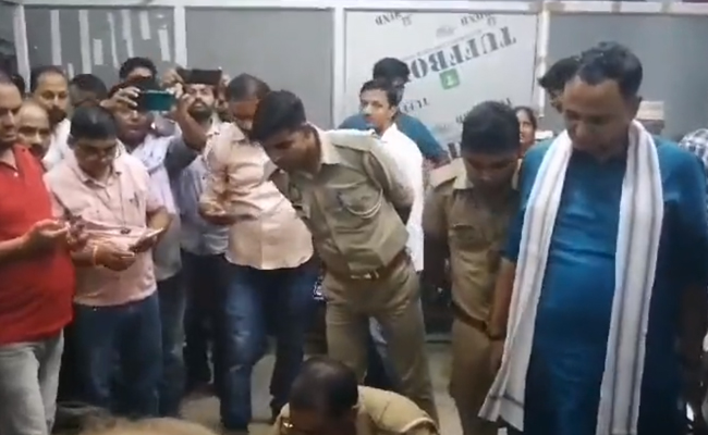 Doctor beaten to death over land dispute in UP's Sultanpur