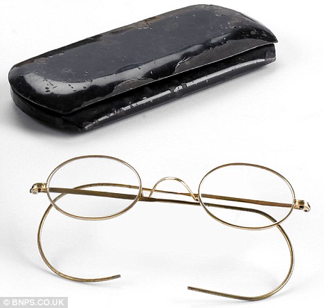 Gandhi's spectacles missing from museum - Lifestyle - Emirates24|7