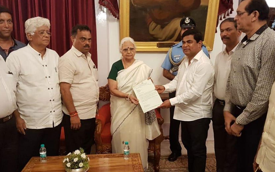 Congress MLAs meet Goa Governor, stake claim to form government