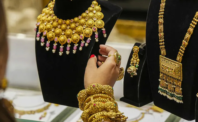 Robbers loot jewellery worth Rs 60 lakh from gold trader