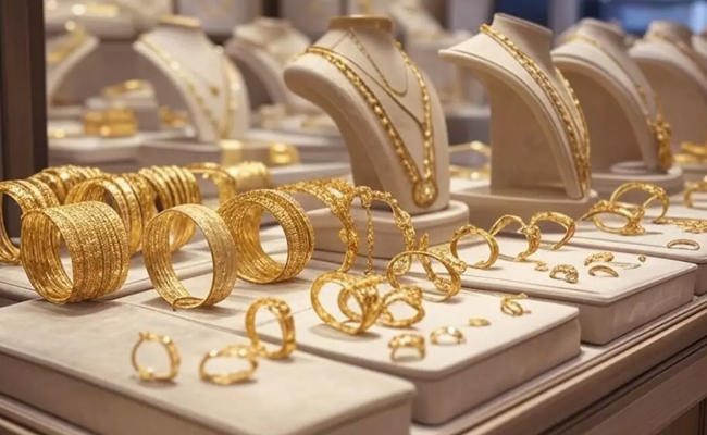 19-year-old arrested for stealing jewellery by drilling hole through shop wall