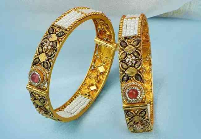 Gold jumps Rs 3,200 to hit record Rs 1,34,800/10 g on festive buying ahead of Dhanteras