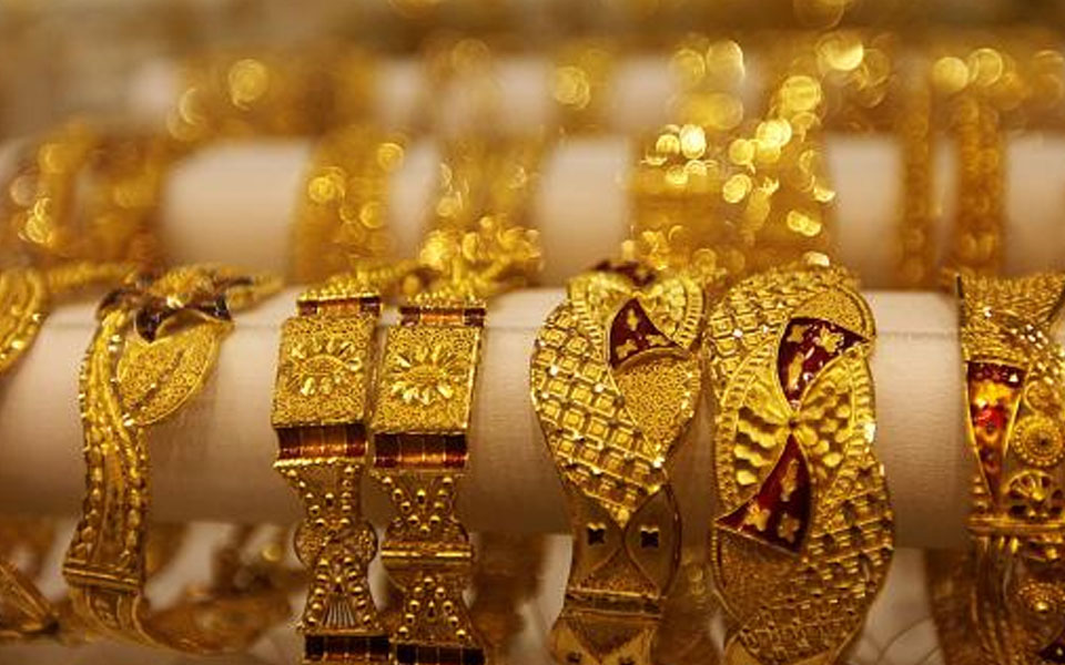 Gold sparkles on festive demand, rises by Rs 200