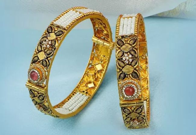 Dhanteras gold buying kicks off, record prices may dampen volumes by 15pc